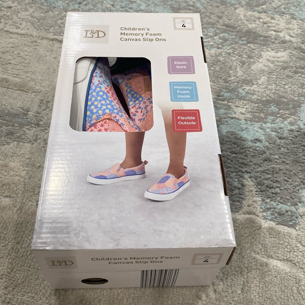NIB L & D CHILDREN’S MEMORY FOAM CANVAS SLIP ONS FLORAL PRINT.